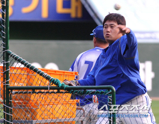 
	2010.10.15/

15�� ��õ���� ������ ���ξ߱� �ѱ��ø��� 1���� �Ｚ-SK ���, ��� �� �������� �Ĺ���� ���� ���ú��� �����ְ� �ִ�.

����=������ ���� songs@sportschosun.com


