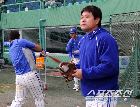 
	2010.10.15/

15�� ��õ���� ������ ���ξ߱� �ѱ��ø��� 1���� �Ｚ-SK ���, ��� �� �������� �Ĺ���� ���� ���ú��� �����ְ� �ִ�.

����=������ ���� songs@sportschosun.com


