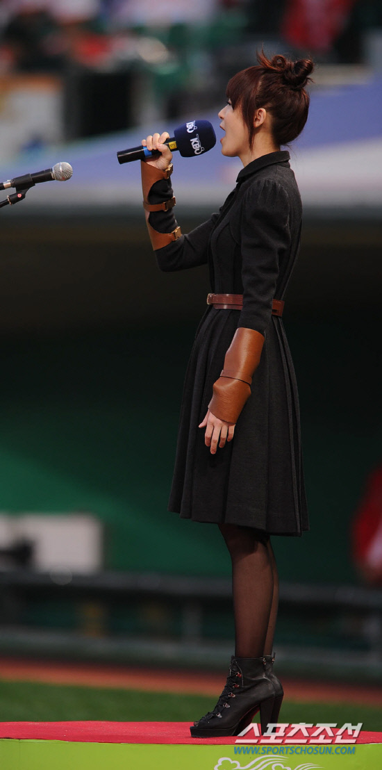 
	2010,10,15

KS1 ���� SK-�Ｚ

15�� SK�� �Ｚ�� �ѱ��ø��� 1������ ��õ ���б��忡�� ��������.

������翡�� �ڿ츲�� �����ư� �ֱ����� �ҷ� ���� �ڼ��� �޾Ҵ�.

��õ=������ ���� basser@sportschosun.com


