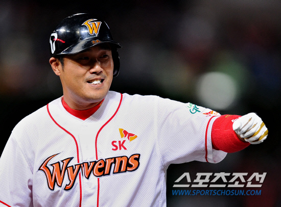 
	2010,10,15

KS1 ���� SK-�Ｚ

15�� SK�� �Ｚ�� �ѱ��ø��� 1������ ��õ ���б��忡�� ��������.

1ȸ�� 1�� 1,3�翡�� SK ��ȣ���� 1Ÿ�� ����Ÿ�� ġ�� 1�翡�� �����ϰ� �ִ�.

��õ=������ ���� basser@sportschosun.com


