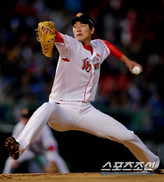 
	2010,10,15

KS1 ���� SK-�Ｚ

15�� ��õ ���б��忡�� ������ SK�� �Ｚ�� �ѱ��ø��� 1�������� SK �������� �豤���� �Ｚ �������� ���� ���ִ� ��Ī�� �ϰ� �ִ�.

��õ=������ ���� basser@sportschosun.com


