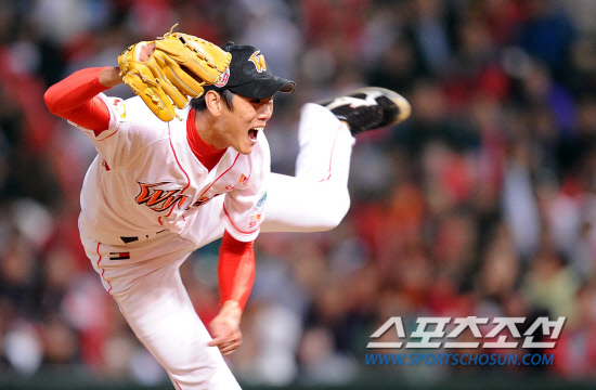 
	2010.10.15/

15�� ��õ���� ������ ���ξ߱� �ѱ��ø��� 1���� �Ｚ-SK ��� ���߷� ������ SK �豤���� �Ｚ Ÿ�ڵ��� ���� ȥ���� ���� ���� ������ ��ġ�� �ִ�.

����=������ ���� songs@sportschosun.com


