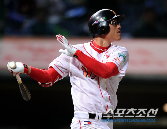 
	2010,10,15

KS1 ���� SK-�Ｚ

15�� ��õ ���б��忡�� ������ SK�� �Ｚ�� �ѱ��ø��� 1�������� SK �������� 3ȸ�� 1Ÿ�� ����ö��̸� ġ�� �ִ�.

��õ=������ ���� basser@sportschosun.com


