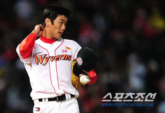 
	2010,10,15

KS1 ���� SK-�Ｚ

15�� ��õ ���б��忡�� ������ SK�� �Ｚ�� �ѱ��ø��� 1�������� SK �������� �豤���� 5ȸ�� �Ｚ �����̿��� ���� ��Ÿ�� �°� �����ڽ��ϰ� �ִ�. �豤���� �̾� ������ �������� ������� ���Ǵ��ߴ�.

��õ=������ ���� basser@sportschosun.com


