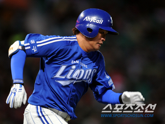 
	2010,10,15

KS1 ���� SK-�Ｚ

15�� ��õ ���б��忡�� ������ SK�� �Ｚ�� �ѱ��ø��� 1����, �Ｚ �����̰� 5ȸ�� 2�� 3���� ������ȸ���� ���� 1Ÿ�� ��Ÿ�� ġ�� 1��� �޷� ������ �ִ�.

��õ=������ ���� basser@sportschosun.com


