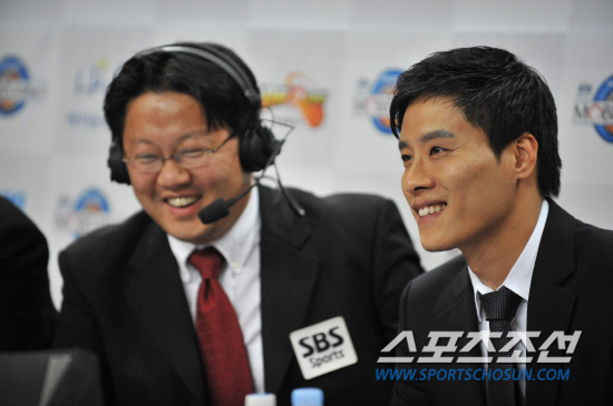 
	����������2010.10.15.

15�� ��� ��õü�������� ������ '��� ���-�Ⱦ� �ѱ��λ����'��⿡�� SBS���ؼ��������� ���˵� ������ ���� ǥ���� ���� �ִ�.

���=������ ���� young@sportschosun.com


