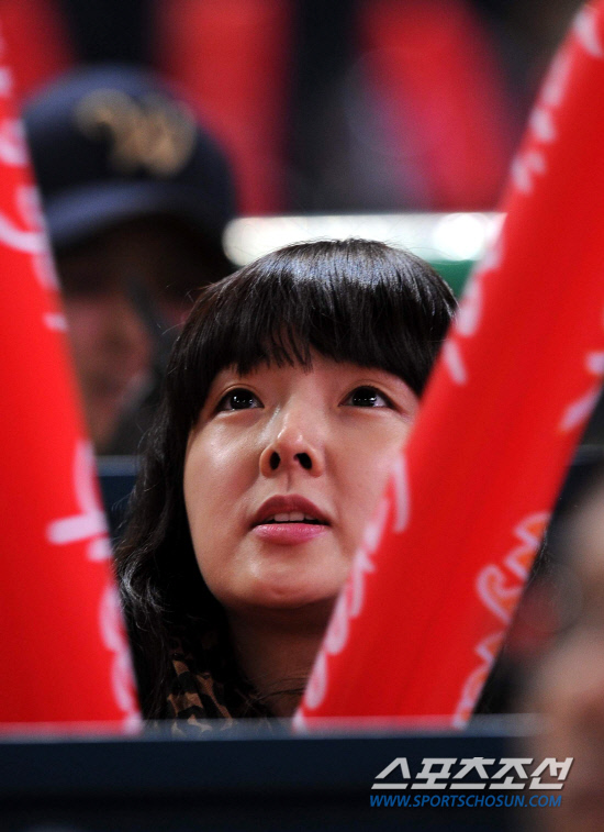 
	15�� ��õ ���б��忡�� ���� SK�� �Ｚ�� �ѱ��ø��� 1������ SK ������ ������ ���� �����񾾰� ��⸦ ���Ѻ��� �ִ�.

��õ=������ ����rainmaker@sportschosun.com


