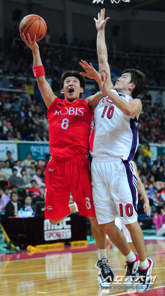 
	����������2010.10.15.

15�� ��� ��õü�������� ������ '��� ���-�Ⱦ� �λ����'��⿡�� ��� ����� �絿���� �Ⱦ��λ���� �������� ��ũ�� ��ġ�� ���̾����� ������ �ִ�. 

���=������ ���� young@sportschosun.com


