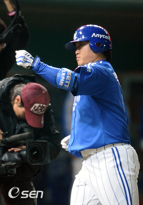 
	[����]�ڼ���,'Ȩ���� �ߵ��� �ʰ԰ɷȾ�'
