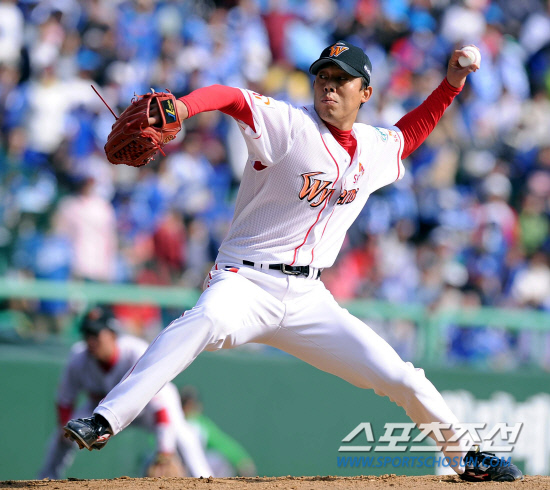 
	16�� ��õ ���б��忡�� ������ SK�� �Ｚ�� �ѱ��ø��� 2���� ��⿡ SK �̽�ȣ�� ���߷� ���� ������ �ϰ� �ִ�.

��õ=������ ����rainmaker@sportschosun.com


