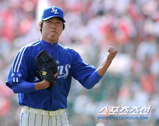 
	2010.10.16/

�Ｚ �������� 16�� ��õ���� ������ ���ξ߱� �ѱ��ø��� 2���� �Ｚ-SK ��� 2ȸ�� ���� 1,2�翡�� ���������� ���⸦ �ѱ�� �ָ��� �Ҳ� ���̰� �ִ�.  

����=������ ���� songs@sportschosun.com


