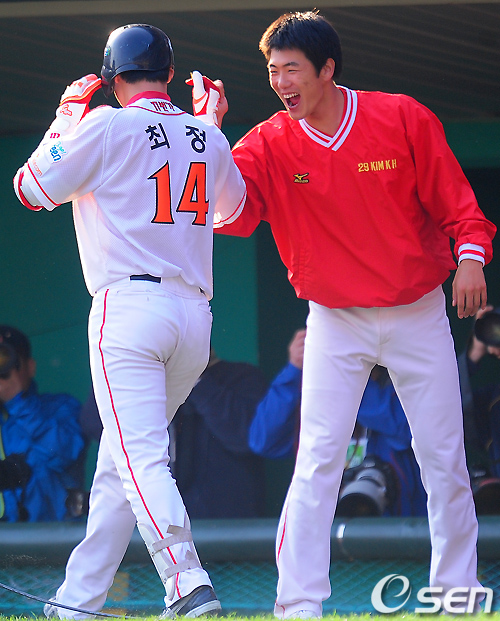 
	[����]�豤��,'����! ��Ÿ�� Ȩ����! �����!'
