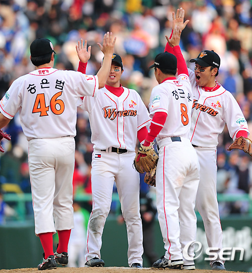 
	[����]'�츮�� �� �̰��!'
