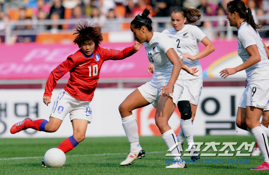 
	2010,10,17

�ѱ�-��������

2010 �ǽ� ���� ������ȸ���� �ѱ��� '���޽�' ���ҿ��� ������ ���α�� �������� ����� ���� ��ġ�� �������� �İ���� �ִ�.

����=������ ���� basser@sportschosun.com


