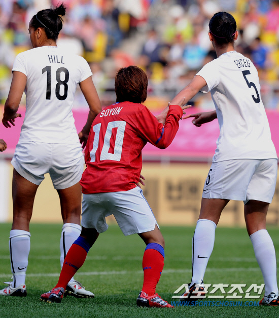 
	2010,10,17

�ѱ�-��������

2010 �ǽ� ���� ������ȸ���� �ѱ��� ���޽� ���ҿ��� ���������� ��� ���� �������� ���� ��ũ�� ������ ������ġ�� ��� �ִ�.

����=������ ���� basser@sportschosun.com


