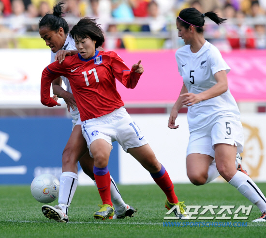 
	2010,10,17

�ѱ�-��������

2010 �ǽ� ���� ������ȸ���� �ѱ��� �������尡 ������⸦ ������. �ѱ��� �����ư� �������� ��(����)�� �������� ������̸� �հ� �������� ����ϰ� �ִ�.

����=������ ���� basser@sportschosun.com


