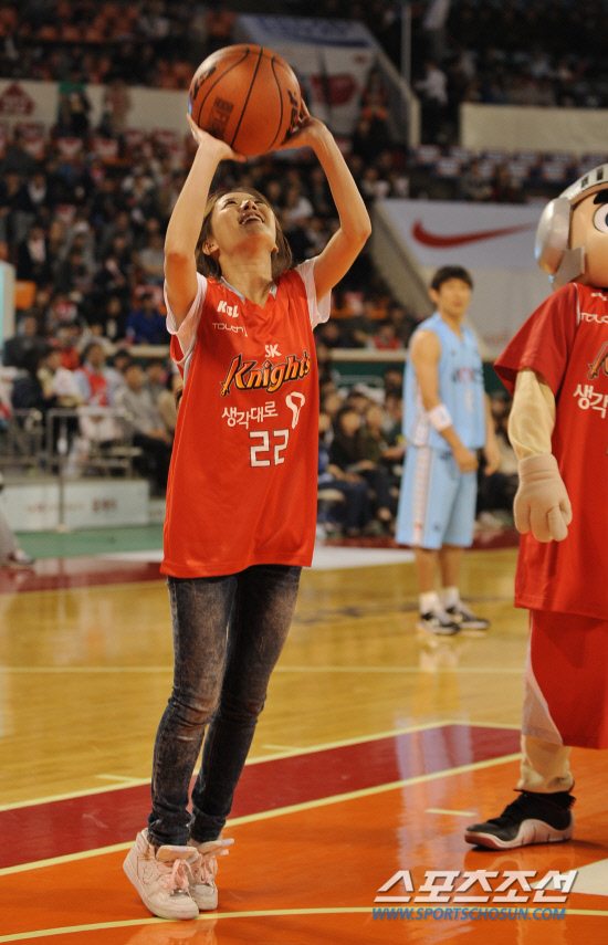 
	����������

2010�� 10�� 17��

17�� ���� �л�ü�������� ���� ���γ� ��� ��񽺿� ���� SK ��⿡�� ���� ���̺� �ñ��� �ϰ� �ִ�.

���=���� ���� kyungmin@sportschosun.com


