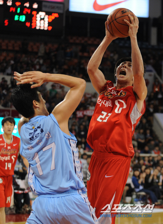 
	����������

2010�� 10�� 17��

17�� ���� �л�ü�������� ���� ���γ� ��� ��񽺿� ���� SK ��⿡�� SK ���μ�(������)�� ��� ȫ��ȭ�� ��ũ�� �Ѿ� ���� �õ��ϰ� �ִ�.

���=���� ���� kyungmin@sportschosun.com


