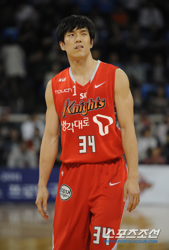 
	����������

2010�� 10�� 17��

17�� ���� �л�ü�������� ���� ���γ� ��� ��񽺿� ���� SK ��⿡�� SK ��ȿ���� �������� �õ��ϰ� �ִ�.

���=���� ���� kyungmin@sportschosun.com


