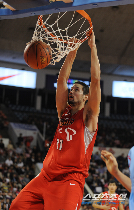 
	����������

2010�� 10�� 17��

17�� ���� �л�ü�������� ���� ���γ� ��� ��񽺿� ���� SK ��⿡�� SK ��μ��� ������ ��ũ���� ������Ű�� �ִ�.

���=���� ���� kyungmin@sportschosun.com


