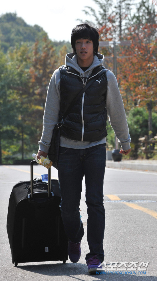 
	����������2010.10.18.

ȫ��ȣ�� ������ƽþȰ��ӿ� �����ϴ� 23�� ���� �౸��ǥ�� 18�� ����NFC(�౸Ʈ���̴׼���)�� �Լ��ϰ� �ִ�.

����NFC=������ ���� young@sportschosun.com


