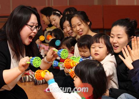 [수도권] "아기 五感 자극하면 머리 좋아져요"