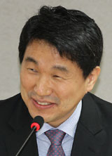 "수능 영역별 만점자 1%… 충분히 가능" 이주호 장관 '쉬운 수능' 재확인