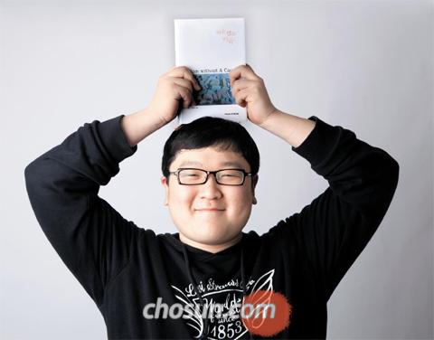 "주제는 사회 억압… 청소년 시각으로 SF 영어 소설 썼죠"