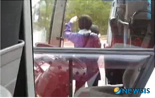 '폭행 여교사' 피해 학부모 고소장 제출