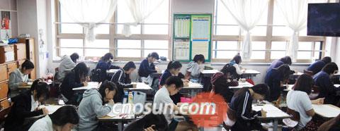 EBS 교재에 나온 쉬운 문제 많아… '물 수능' 예고