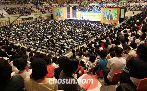 "자, 교과서는 덮고 EBS 교재 펼치세요"