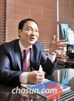 "해외뉴스 토론, 리스닝·독해력 키운다" 심호길 심슨어학원 원장