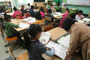 자기 학교에 자녀를 부당 전입시킨 교사 적발