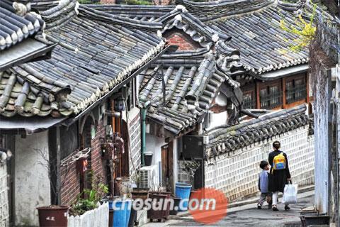 [신문은 선생님] [도전! 창의퀴즈왕] 조선시대 한옥 마을이 서울의 관광 명소가 된 건…