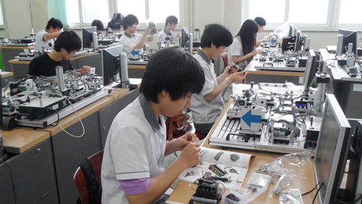 로봇고 학생들, 러시아 학생에게 로봇기술 지도