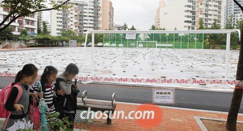 석면 검출된 8개 학교 운동장 흙 걷어내기로