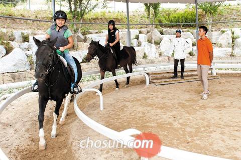 책상 앞에서 얻을 수 없는 '보물'을 찾다