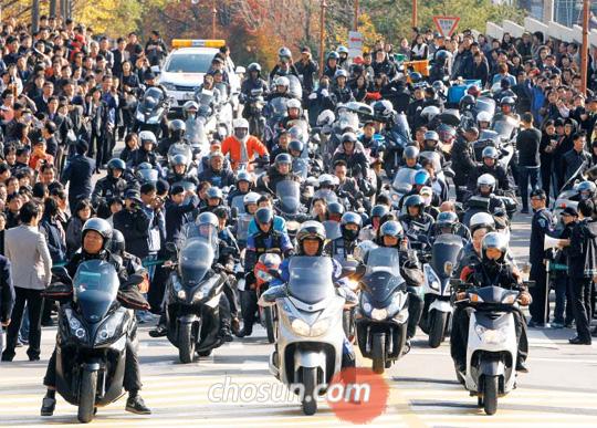 대한민국 입시철 진풍경… 논술장 이동 퀵서비스 부대