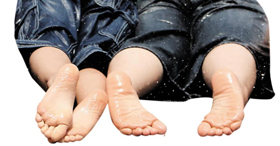 성장기 아동 발 건강 관리 이렇게_아이 성장 '발목' 잡힐라… 평발·까치발 방치 마세요!