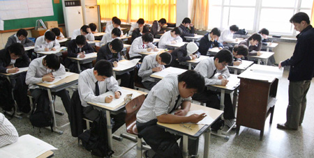 서술식 늘어 평소 논술 공부해야