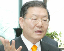 "교육현장, 정치에 휘둘려선 안 돼"