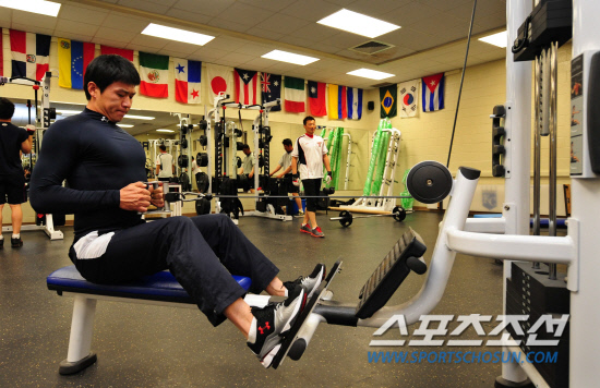 
	2�� ����(�ѱ��ð�) �̱� �ָ������� ���������� '�ػ罺 �������� ����ũ'���� ���� �ؼ� ������ķ������ �������� �߰� ����Ʈ Ʈ���̴׿� �����ϰ� �ִ�.

����������(�ָ�������)=���� ���� kyungmin@sportschosun.com / 2012.02.02.


