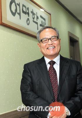 
	Ż�� û�ҳ� ����б��� �����б��� �ʴ� �������� 8�Ⱓ �����ߴ� ��⼷���� ������ 10�� �����ߴ�. �״� �������� ���� �ۿ��� �����б��� ���������� ì���ְ� �ʹ١��� ��Ż�� û�ҳ���� ���� �ѱ��� �ֿ����� �������ֱ� ����Ѵ١��� �ߴ�./ �㿵�� ���� younghan@chosun.com
