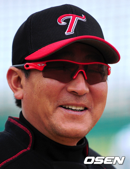 
	�����, �������� �λ� ���� �Ʒ� ���ϰ� �Դ١�
