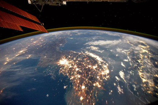 
	��ó=���ͳ� Ŀ�´�Ƽ �Խ���
