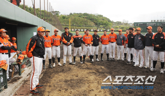 
	��ȭ �Ѵ�ȭ ������ �Ϻ� ��Ű���� ������ķ������ �Ʒ��� ��ģ �� �����鿡�� ������ �ϰ� �ִ�. ��Ű����(�Ϻ�)=���ؿ� ���� noodle@sportschosun.com


