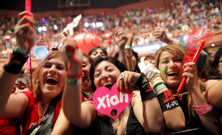 
	9�� ���� ĥ�� ��Ƽ�ư� �׾�Ʈ�� ������ĭ �����忡�� ���� JYJ �ܼ�Ʈ�� �������� JYJ ��� ���ؼ��� ���ϴ¡�Xiah����� �� ��Ʈ ��� ��ä�� �߱��� ���� ���� ȯȣ�ϰ� �ִ�. /�������������θ�Ʈ ����
