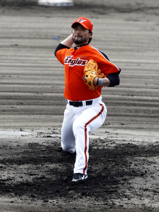 
	��ȭ ����ȣ�� ������ 29�� KIA���� ������⼭ �����ϴ� ���. ����ȣ�� 14�� ��õ���� ������ SK���� ������⼭ ���� ù ���������� �Ѵ�. ��������=��ȭ �̱۽�


