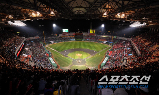 
	�������� ���� ���б��� ����. ������ ���� songs@sportschosun.com


