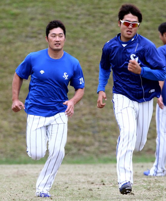 
	�Ｚ Ư�� ������ ����ȯ�� �޸��⸦ �ϰ� �ִ� ��â��(������).   ��������=�Ｚ ���̿���


